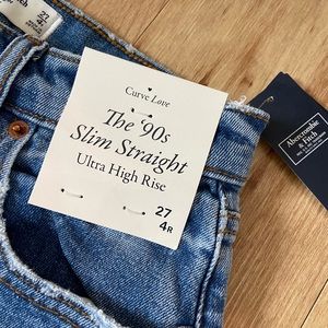 Abercrombie Curve alive Ultra High Rise Slim Straight Jeans